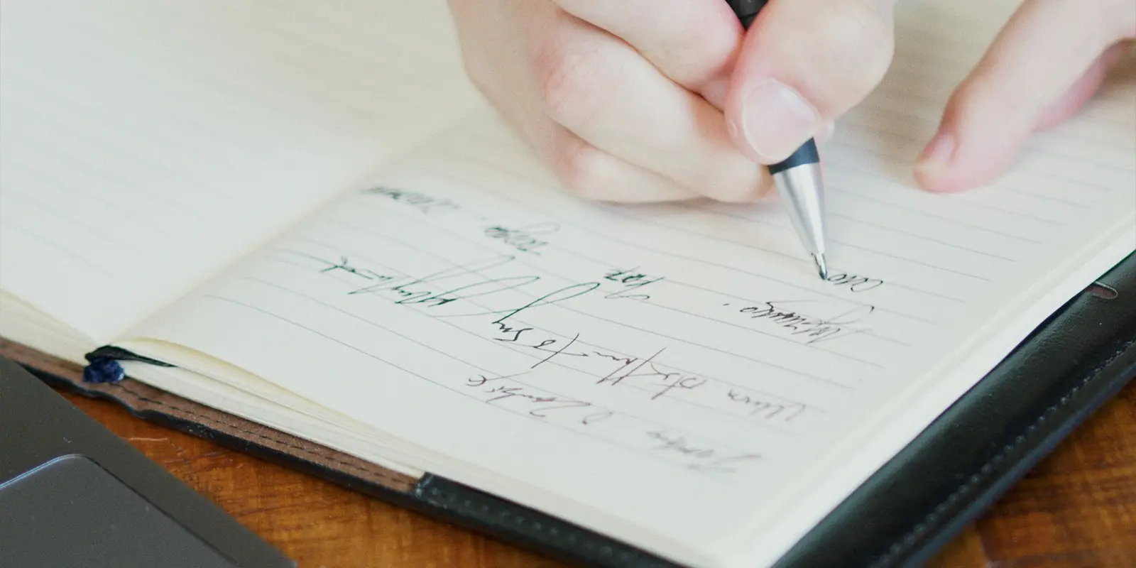 Een condoleanceregister of een handgeschreven kaart